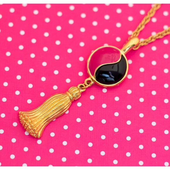 Vintage Red Yin & Yang Necklace by Avon 20 inch - P15 - Picture 1 of 4